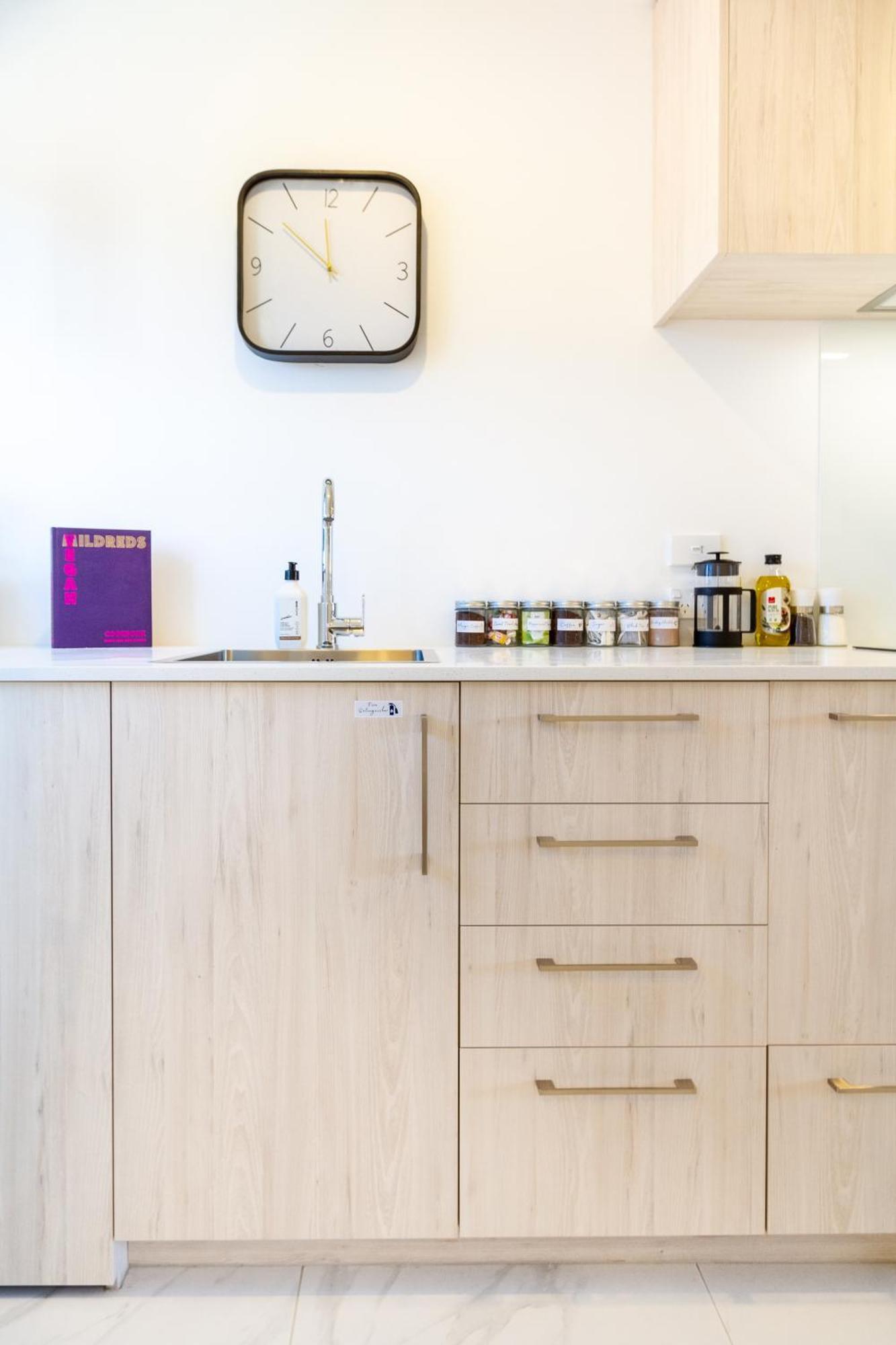 Central City Charm: Pet-Friendly Studio Christchurch Eksteriør billede